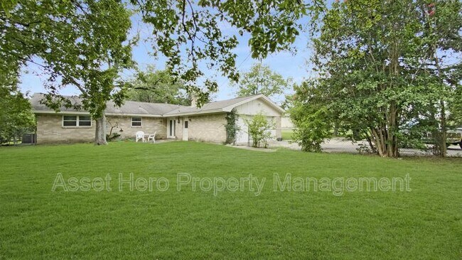 Photo - 205 Redmond Dr