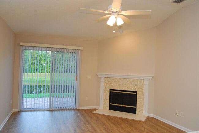 Photo - 1186 Waterfall Dr