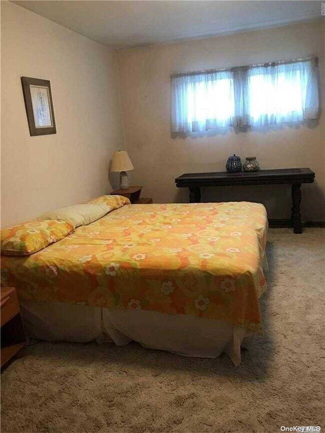 90 Mohawk Ave House House Rental in East Atlantic Beach, NY