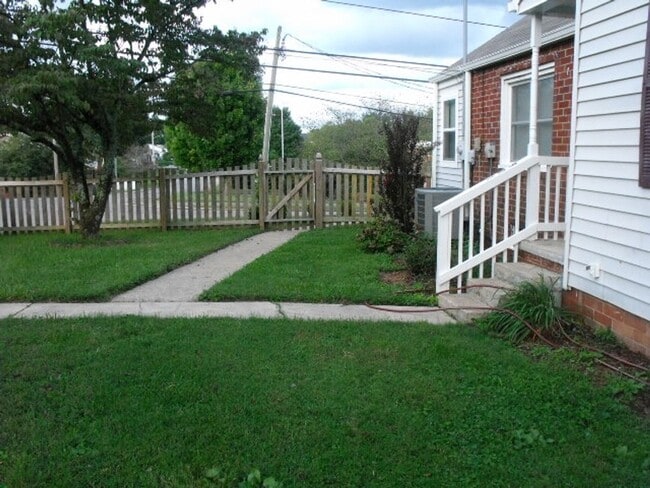 Photo - THIS COULD BE YOUR NEW HOME, BUSINESS, OR BOTH!