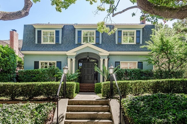 Building Photo - 719 W Poplar Ave