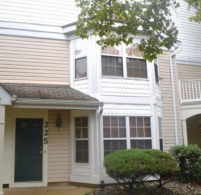 Building Photo - 225 Tulip Ln Rental