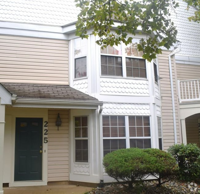 Building Photo - 225 Tulip Ln Rental