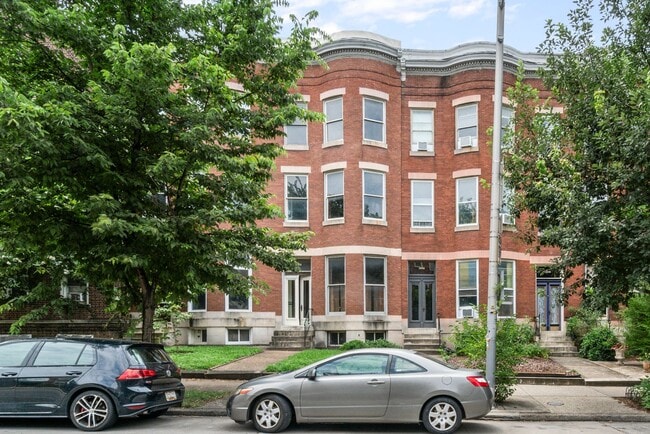 Building Photo - Spacious 6BR/2.5BA in CV AVAILABLE June 2026