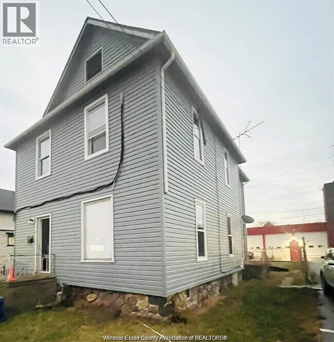 Photo - 4 Hazelton St