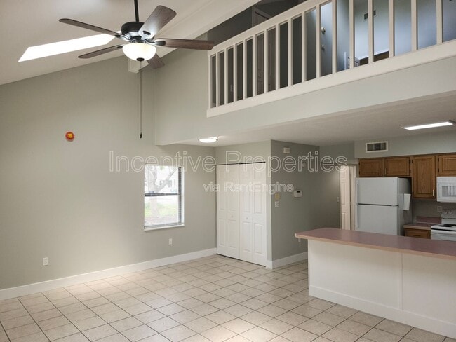 Photo - 310 Mayfair Pl SW