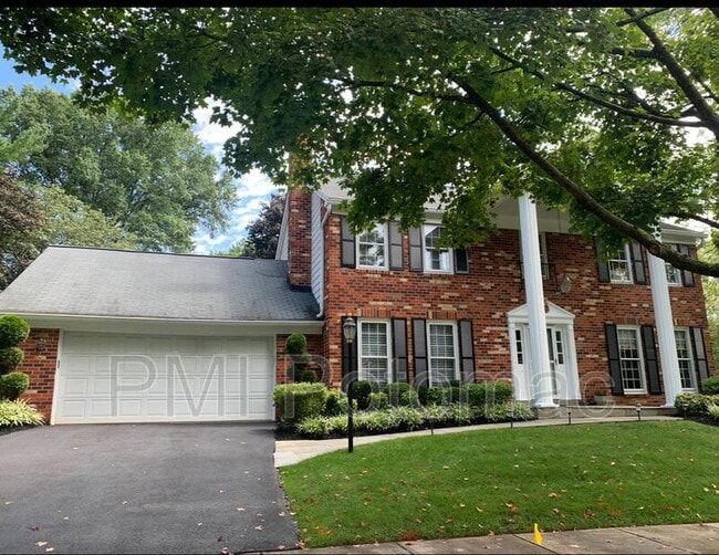 Building Photo - 1718 Crestview Dr Rental