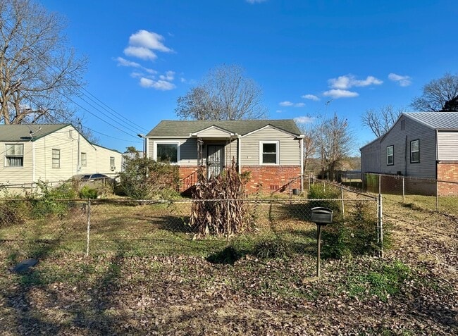 Photo - 1609 Ray St NE