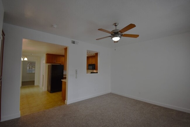 Building Photo - Gorgeous Condo with gated security Unit 96 Weldwood