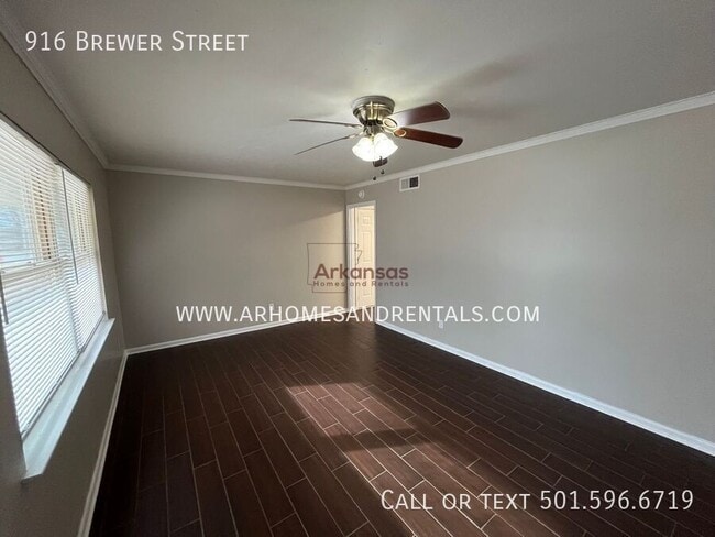 Photo - 916 Brewer St