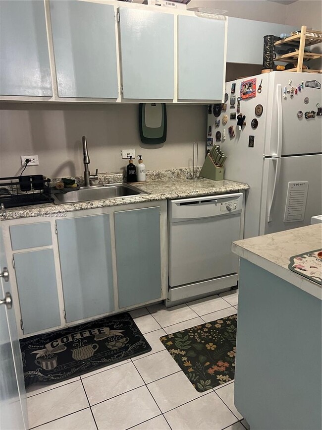Building Photo - 6900 N Kendall Dr Unit A205