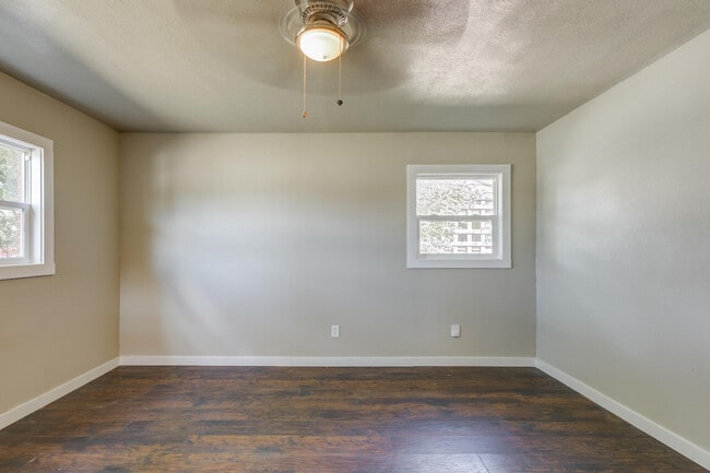 Photo - 1702 E 2nd St