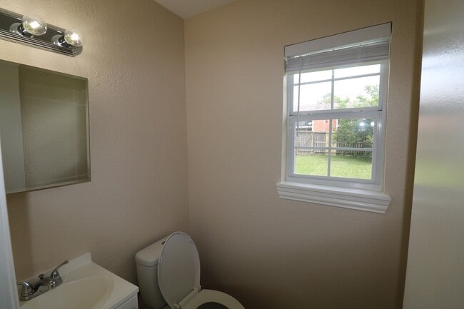 Photo - 609 Circle Way