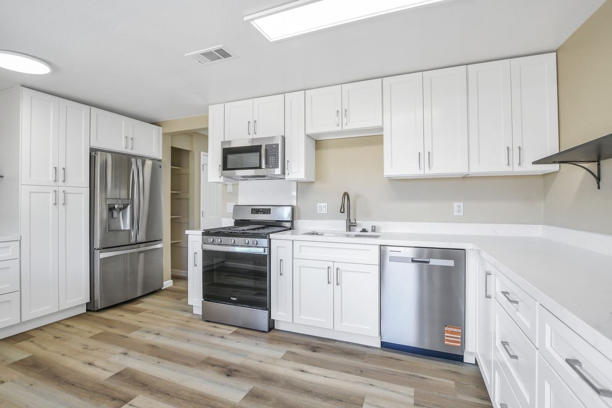 Photo - 612 W 15th St Unidad B