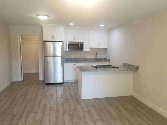 Building Photo - 1404 E Renfro St Rental