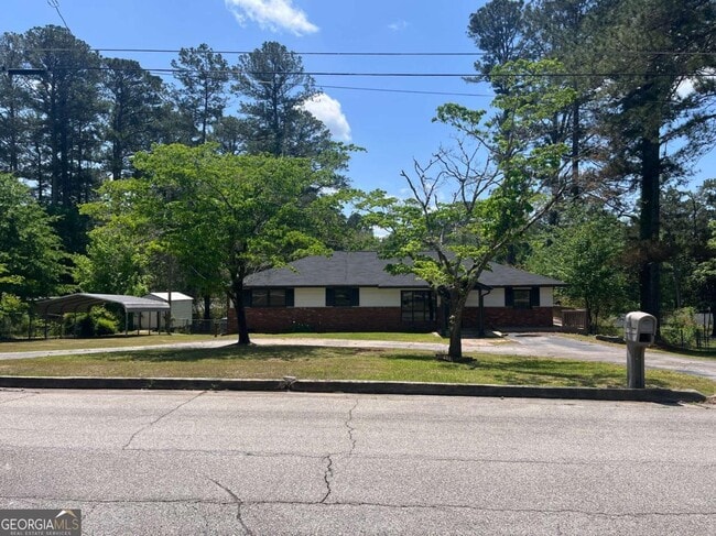 Building Photo - 203 S Chilton Crescent