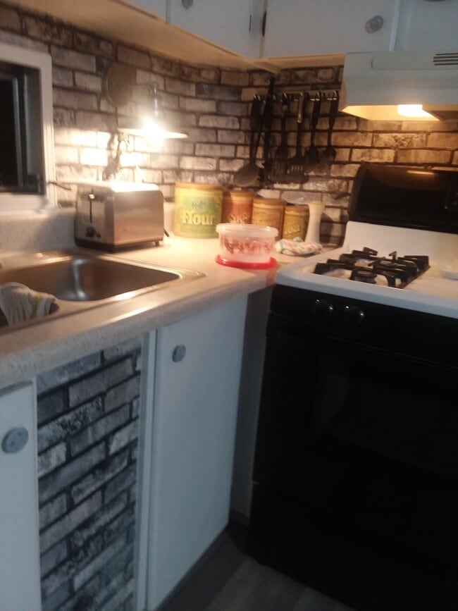 Building Photo - 30424 Francis St Unit 30424 Francis