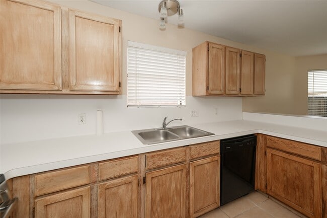 Building Photo - 3247 N Mason Rd