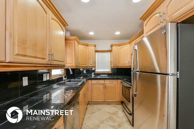 Photo - 2429 Apache St