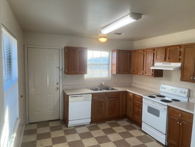 Photo - 350 S Davis St