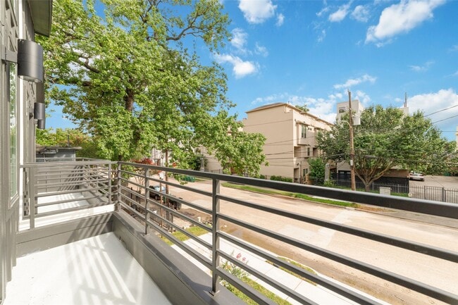Building Photo - 2109 Holman St Rental
