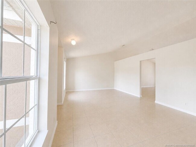 Photo - 756 SE Lansdowne Ave