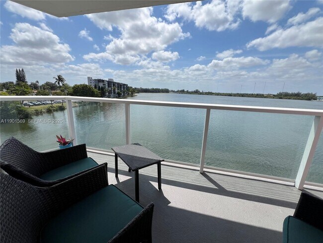 Building Photo - 1301 NE Miami Gardens Dr Unit 405W