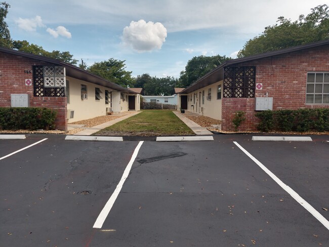 Building Photo - 148 NW 40th Ct