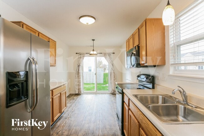 Photo - 467 Vernon Pl