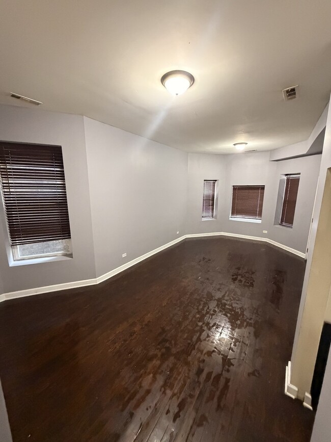 Photo - 705 W Garfield Blvd Unit 1