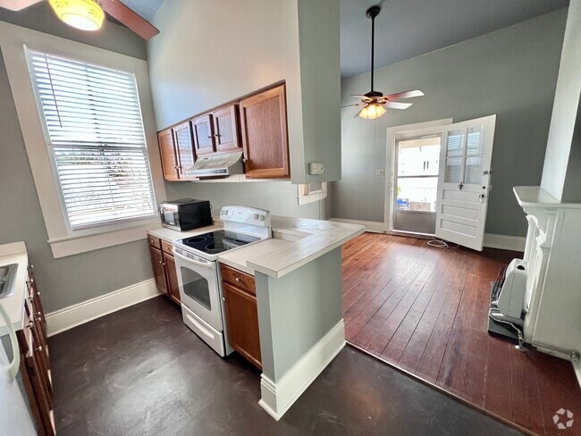 Building Photo - 548 Verret St Unit 546 Upper Rental