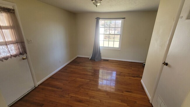 5137 Raynor Rd
