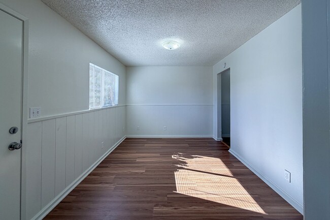 Photo - 424 Ponoma St