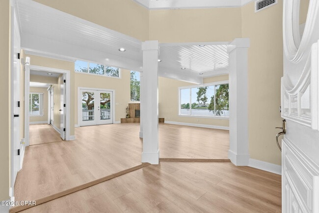 Photo - 2718 Country Club Dr