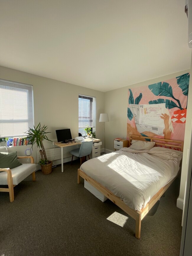 Photo - 835 Beacon St