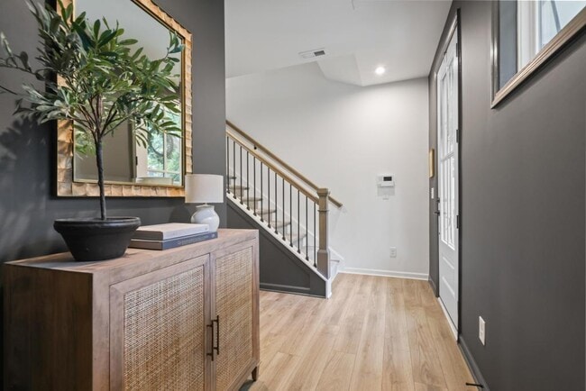 Photo - 121 Chestnut Cir