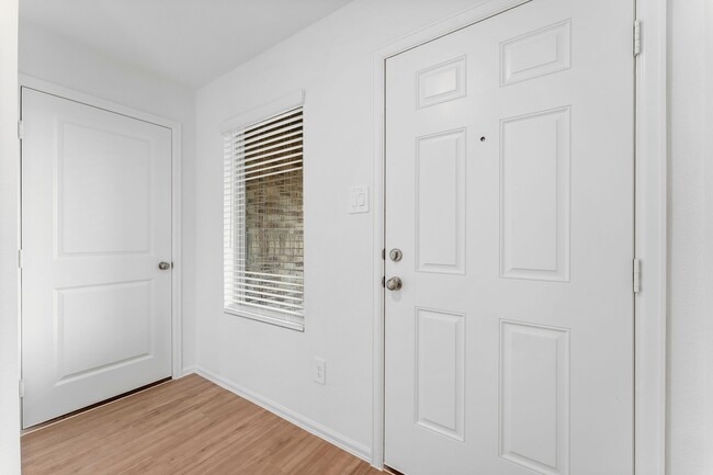 Photo - 318 Hbr Bnd Ct