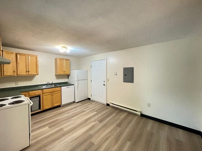 Photo - 185 Loudon Rd Unit Apt 12