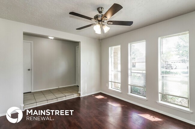 Photo - 3730 Nutwood Ln