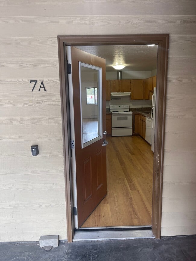 Photo - 825 SW Higgins Ave Unit 7A