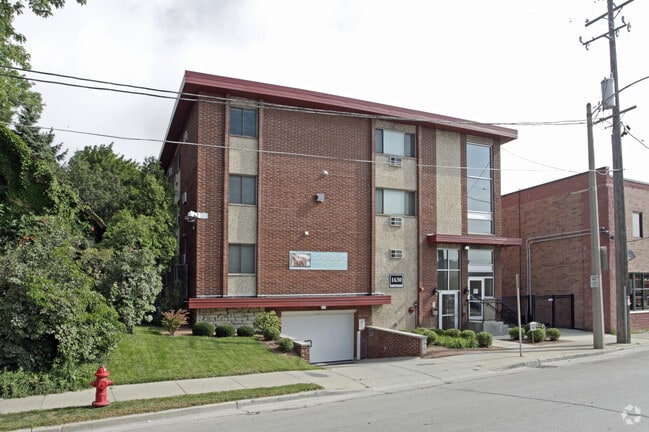 Building - 1630 W National Ave