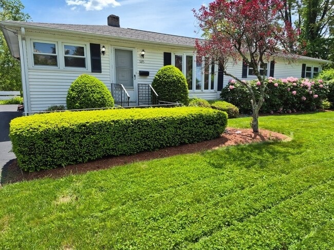 Photo - 585 Burncoat St