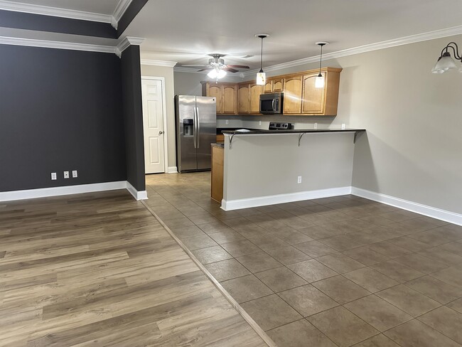 Photo - 916 Thunder Creek Dr