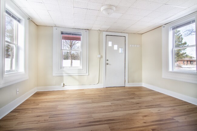 Photo - 1038 Summer St NE