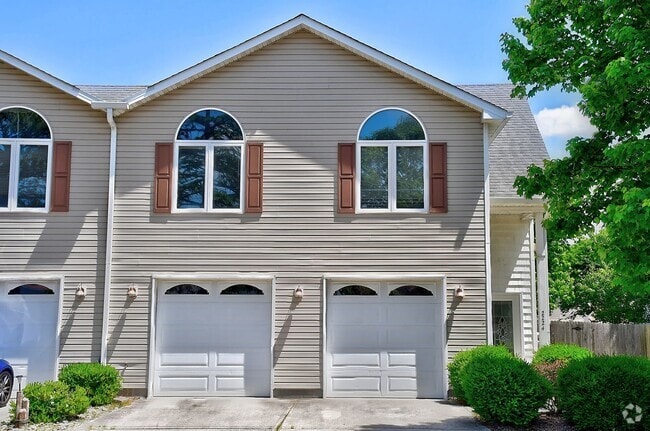 Building Photo - CHICKS BEACH CONDO FOR RENT - VIRGINIA BEACH!