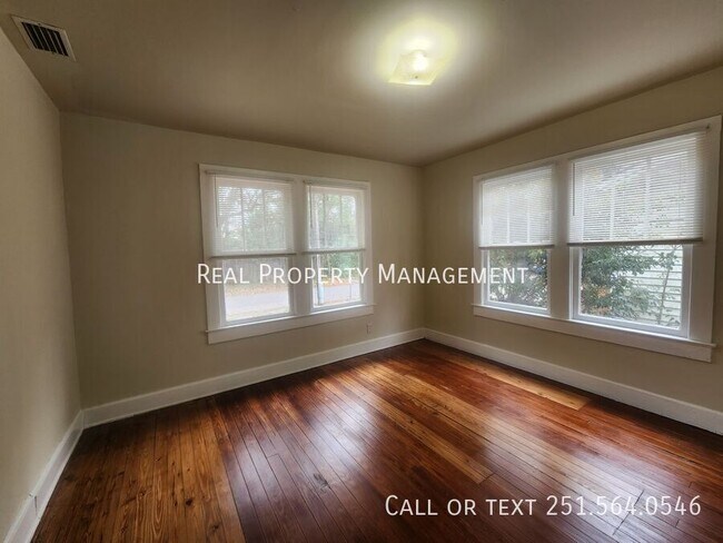 Photo - 562 Clarke St