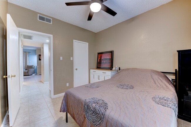 Building Photo - 2300 Augusta Dr Unit 29