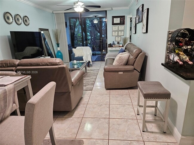 Building Photo - 212 Lake Pointe Dr Unit 113