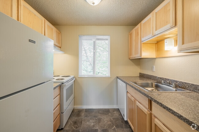 3BR, 1BA - 946SF - Kitchen - Gardenview Estates
