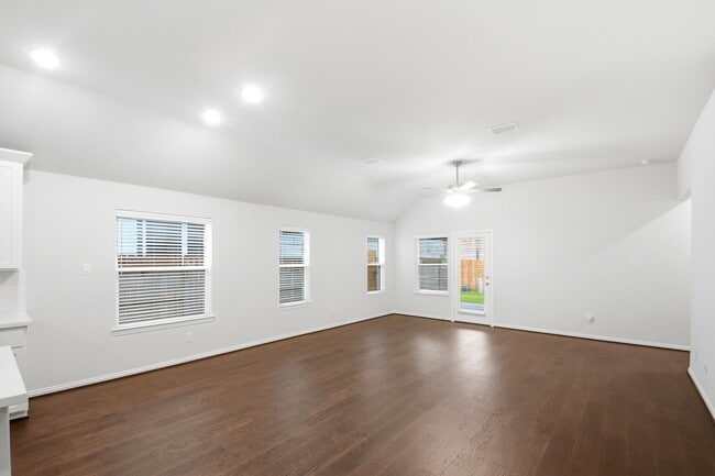 Photo - 2106 Villa Flora Ln